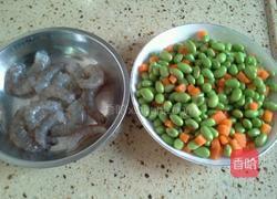 毛豆炒虾仁的做法图解2