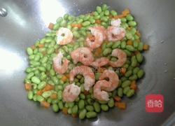 毛豆炒虾仁的做法图解5
