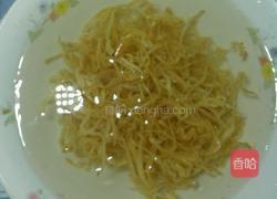 青椒小银鱼的做法图解1