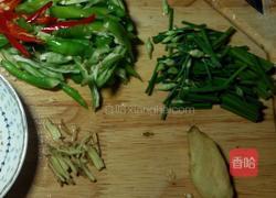 青椒小银鱼的做法图解2