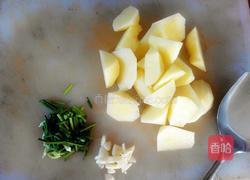 炖土豆块的做法图解2