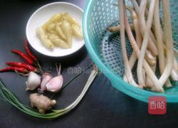 泡椒炒藕带的做法图解1
