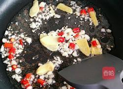 香菇炒鸡腿的做法图解4