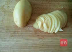 青椒土豆片炒肉的做法图解2