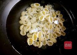 黑椒茄汁贝壳意面的做法图解1