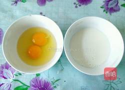 牛奶蒸鸡蛋的做法图解1
