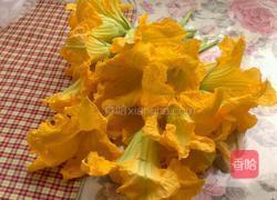 蛋炒南瓜花的做法图解1