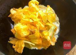 蛋炒南瓜花的做法图解5