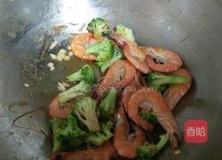 西兰花炒虾的做法图解8