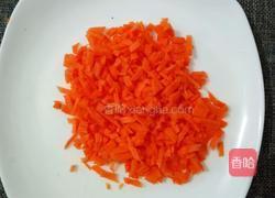 胡萝卜煎蛋的做法图解1