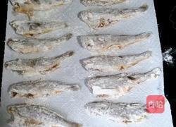 干煸小鱼的做法图解2