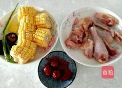 玉米炖鸡的做法图解1