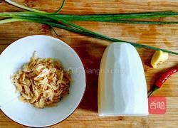 萝卜丝炒虾皮的做法图解1