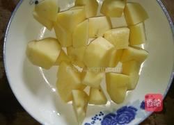 土豆炖鸡腿的做法图解2