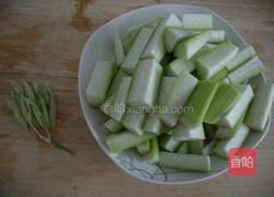 丝瓜炒鸡蛋的做法图解1