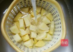 五香薯仔鸡的做法图解1