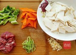 杏鲍菇胡箩卜炒肉的做法图解1