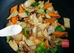 杏鲍菇胡箩卜炒肉的做法图解8