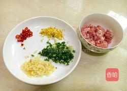 酸豆角肉沫的做法图解1