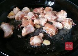 干煸鸡块的做法图解3