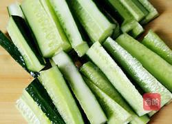 酸辣凉拌黄瓜的做法图解1