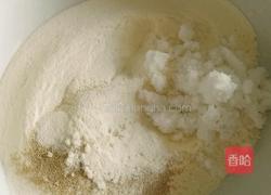 牛奶小馒头的做法图解1