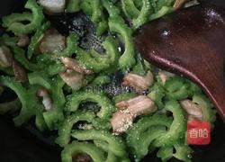 苦瓜炒五花肉的做法图解5