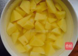 土豆烧肉的做法图解1
