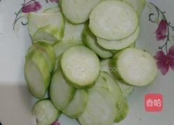 花蛤炒丝瓜的做法图解2