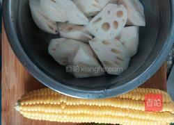 排骨玉米莲藕汤的做法图解4
