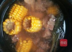排骨玉米莲藕汤的做法图解7
