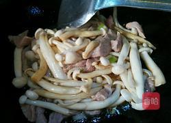 肉炒海鲜菇的做法图解5