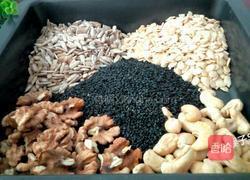 广式五仁月饼的做法图解1