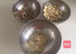 莲子百合汤的做法图解2