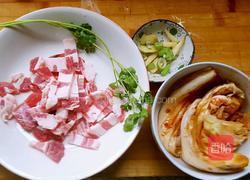 泡菜炒五花肉的做法图解1