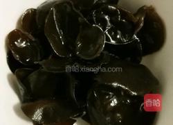 凉拌青椒木耳的做法图解1