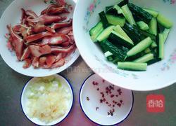 黄瓜拌猪耳朵的做法图解1