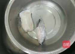 红烧鳕鱼炖萝卜的做法图解1