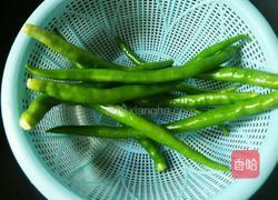 小辣椒炒鸡蛋的做法图解1