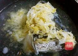 酸菜鱼头汤的做法图解4