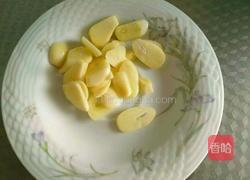 冰糖炖大蒜的做法图解2