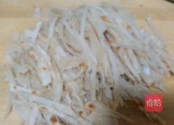 家常素炒饼丝的做法图解1