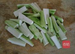 丝瓜炒馓子的做法图解2