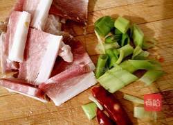 黄豆芽炒肉的做法图解2