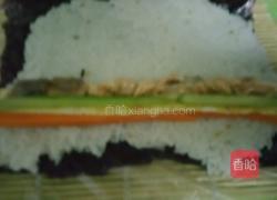 金枪鱼紫菜包饭的做法图解7