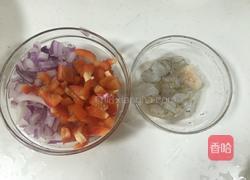 胡萝卜玉米虾仁炒饭的做法图解2