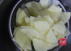 孜盐土豆片的做法图解2