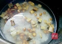 柴鱼花生粥的做法图解4