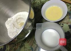 豆沙面包的做法图解1