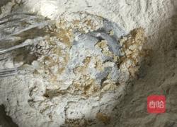 广式蛋黄豆沙月饼的做法图解3